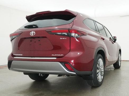 New 2026 Toyota Highlander Platinum image 10