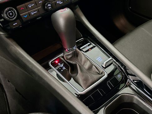 Used 2025 Jeep Compass Limited image 24