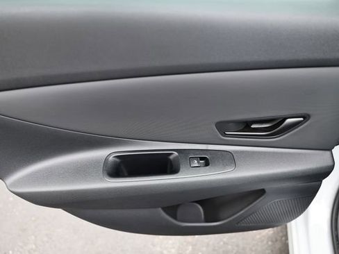 Certified 2025 Hyundai Elantra SEL FWD image 22
