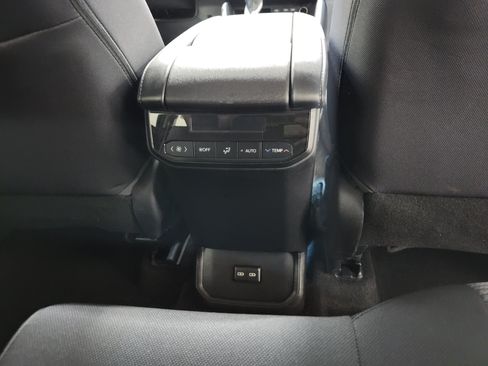 Used 2023 Toyota Highlander LE AWD/4WD image 21