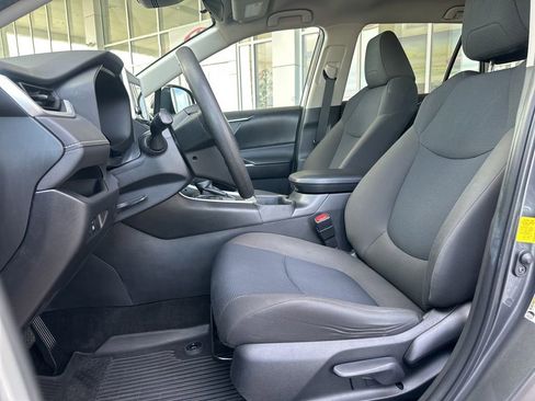 Certified 2023 Toyota RAV4 LE AWD/4WD image 11