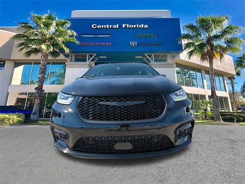 New 2026 Chrysler Pacifica Select w/ S Appearance Package image 3