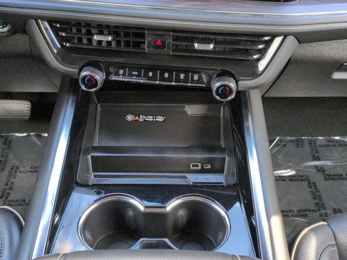 Used 2025 Chevrolet Tahoe Premier AWD/4WD image 15