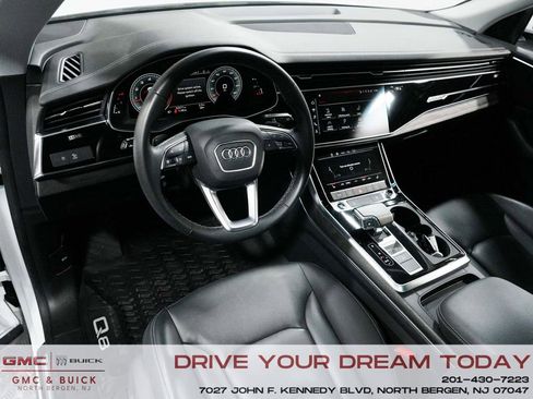 Used 2023 Audi Q8 Premium image 16