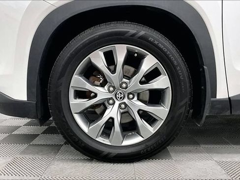 Used 2024 Toyota Grand Highlander AWD image 10