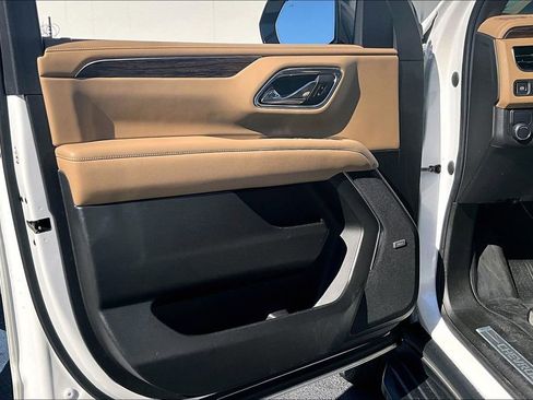 Used 2021 Chevrolet Tahoe Premier w/ Premium Package image 18