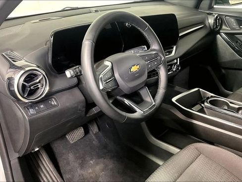Used 2025 Chevrolet Equinox LT FWD image 13