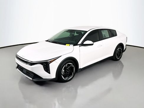 Used 2025 Kia K4 EX FWD image 3