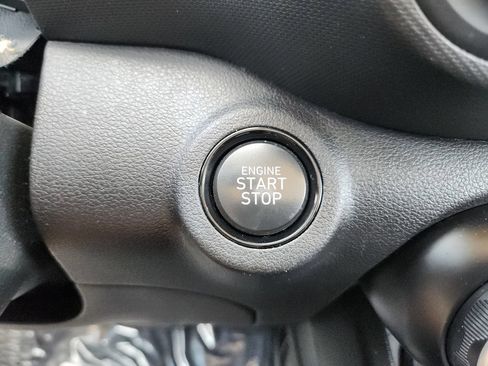 Used 2024 Hyundai Venue SEL FWD image 22
