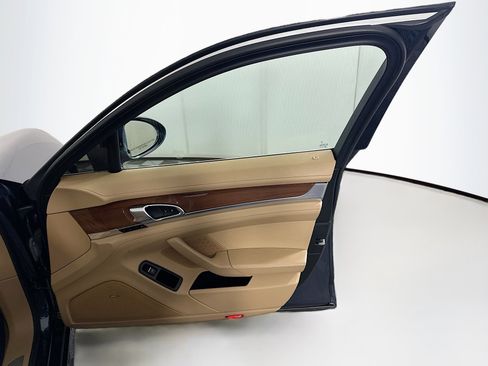 Used 2014 Porsche Panamera S RWD image 33