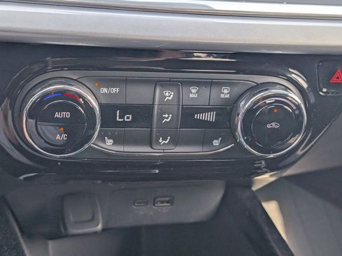 Used 2024 Chevrolet Trax LT w/ Driver Confidence Package FWD image 14