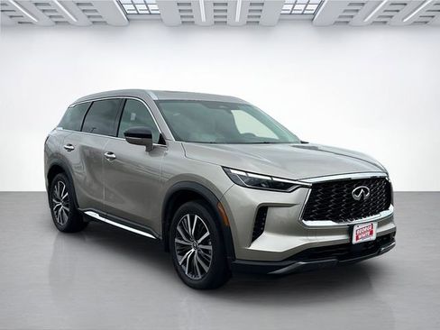 Used 2023 INFINITI QX60 Sensory w/ Vision Package AWD/4WD image 2