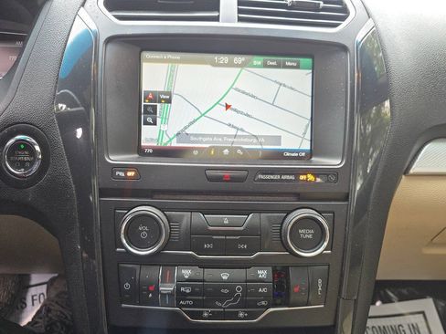 Used 2016 Ford Explorer XLT w/ Equipment Group 202A AWD/4WD image 19