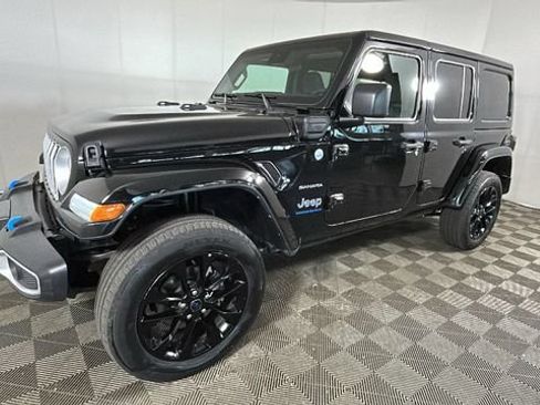 Used 2024 Jeep Wrangler Unlimited Sahara AWD/4WD image 6