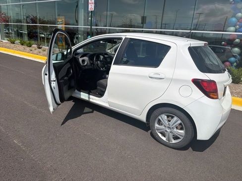 Used 2017 Toyota Yaris L image 17