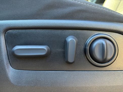 Used 2022 Chevrolet Silverado 1500 Custom image 16