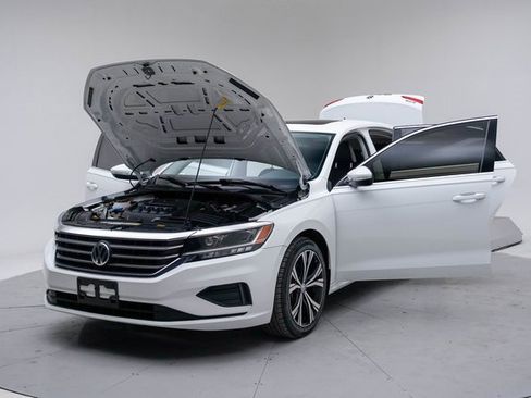 Used 2021 Volkswagen Passat 2.0T SE image 17