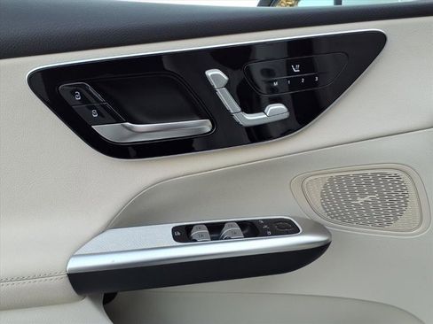 Used 2025 Mercedes-Benz GLC 300 image 14