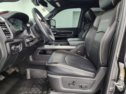 Used 2023 RAM 3500 Laramie w/ Night Edition image 8