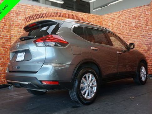 Used 2017 Nissan Rogue SV w/ SV Premium Package image 7
