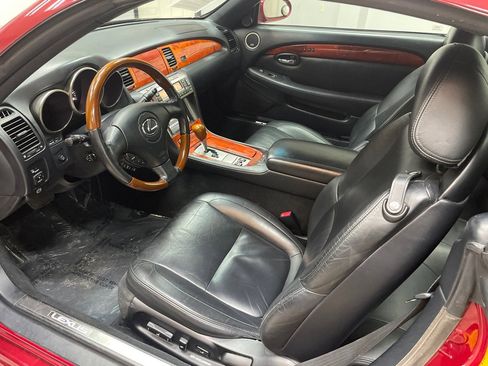 Used 2006 Lexus SC 430 Convertible image 2