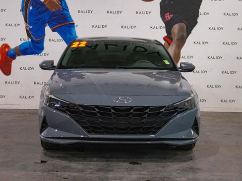 Used 2022 Hyundai Elantra SE w/ Preferred Accessory Package image 19