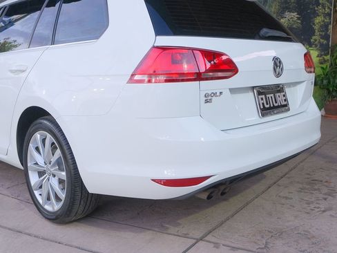 Used 2017 Volkswagen Golf SE image 19
