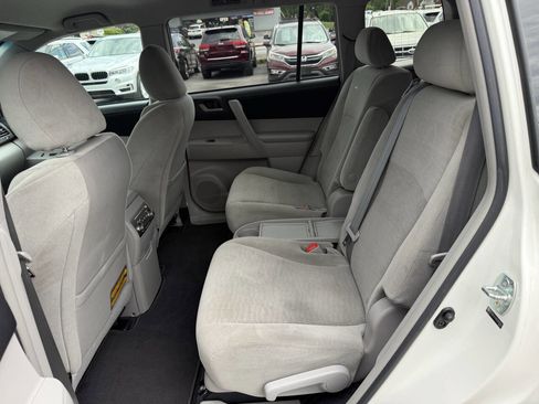 Used 2011 Toyota Highlander 4WD w/ Tech Pkg image 8