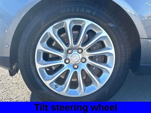 Used 2020 Land Rover Range Rover HSE image 17