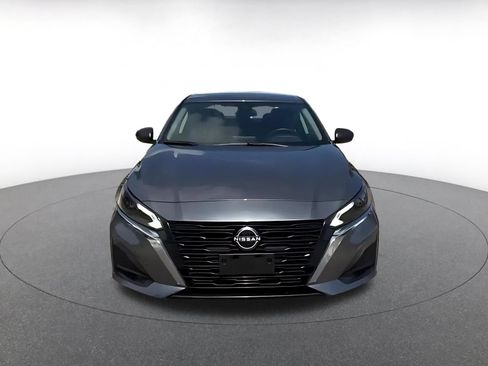 Used 2025 Nissan Altima 2.5 SV FWD image 4