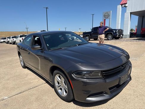 Used 2022 Dodge Charger SXT RWD image 3