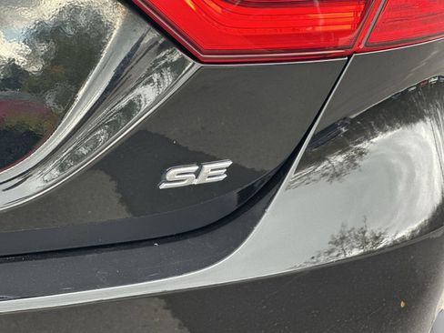 Used 2024 Toyota Camry SE image 10