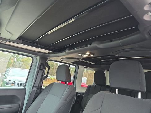 Used 2023 Jeep Wrangler Unlimited w/ Sun & Screen Package image 36