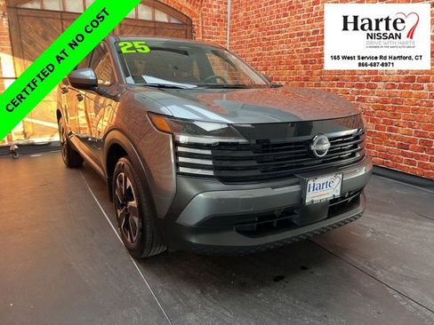 Used 2025 Nissan Kicks SV image 1