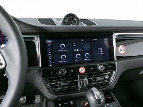 Certified 2025 Porsche Macan image 13