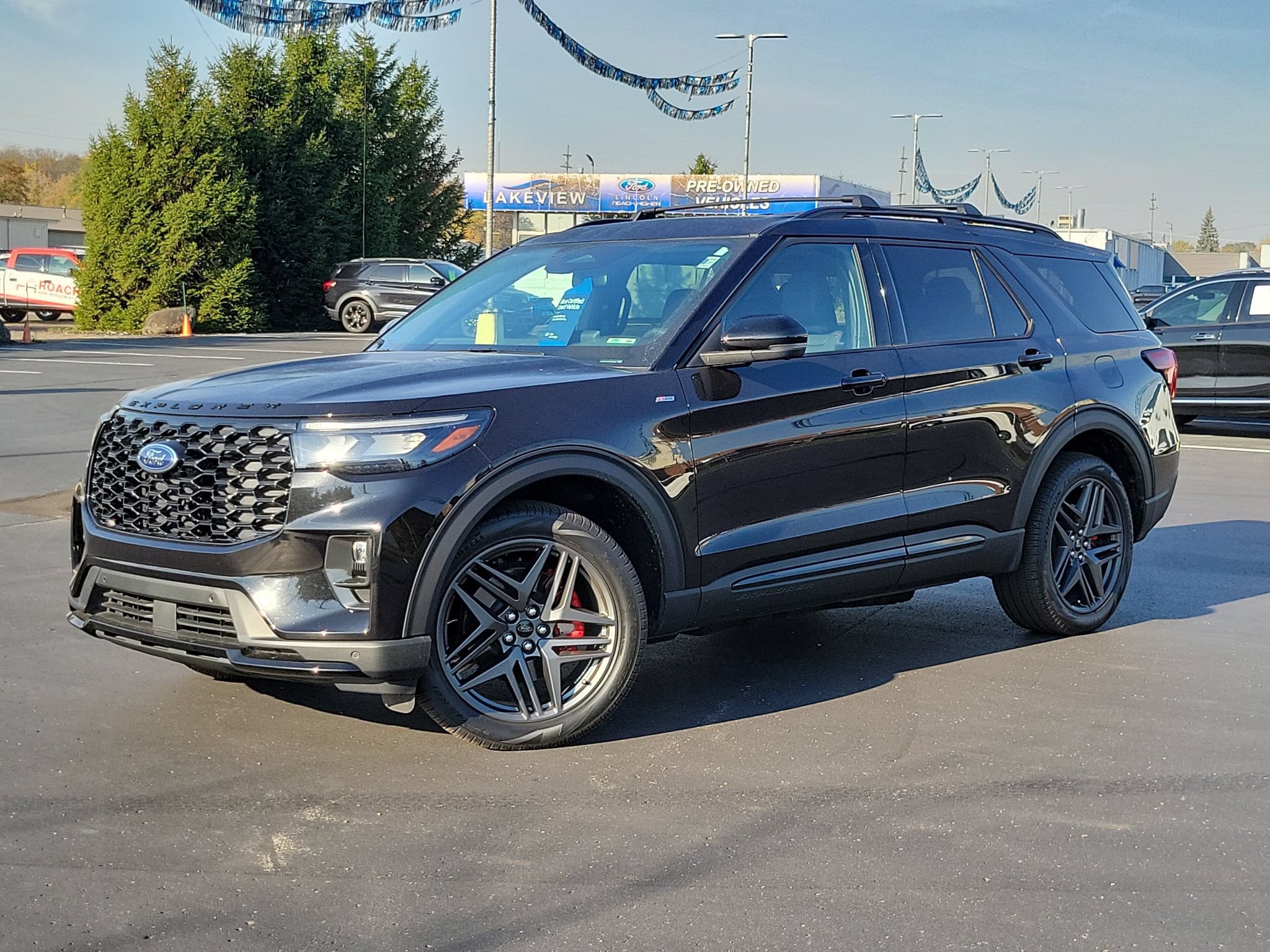 Certified 2025 Ford Explorer ST-Line w/ Premium Package AWD/4WD image 1
