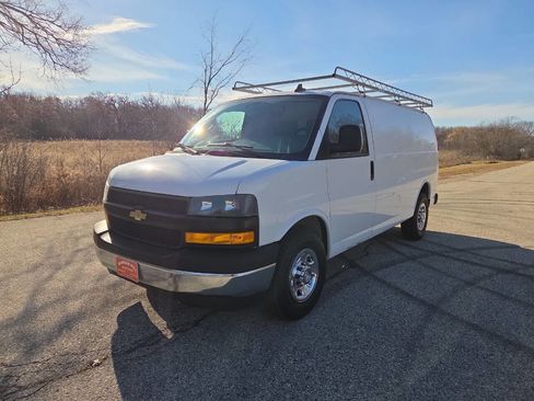 Used 2019 Chevrolet Express 3500 w/ Driver Convenience Package image 2