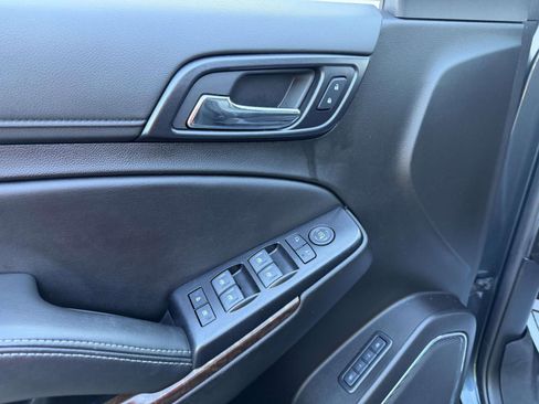 Used 2020 Chevrolet Suburban LT w/ RST Edition AWD/4WD image 18