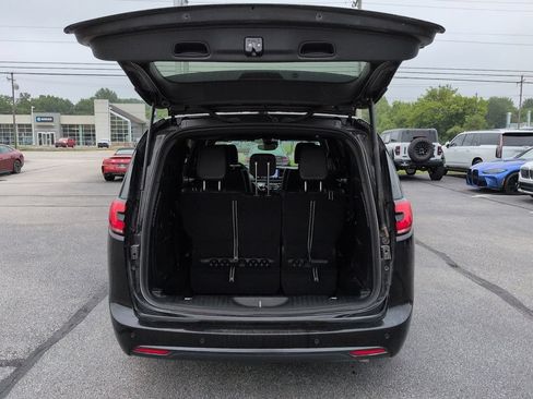 Used 2023 Chrysler Pacifica Touring-L w/ S Appearance Package FWD image 14