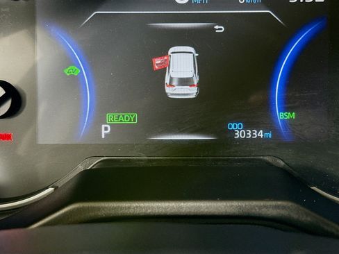 Used 2025 Toyota RAV4 XLE AWD/4WD image 13