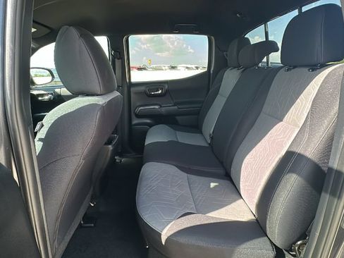 Used 2022 Toyota Tacoma TRD Off-Road AWD/4WD image 33