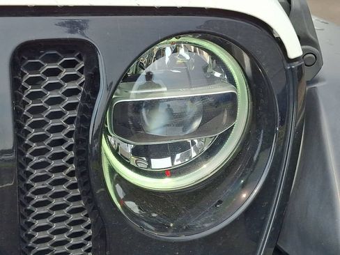 Used 2022 Jeep Wrangler Sport AWD/4WD image 17