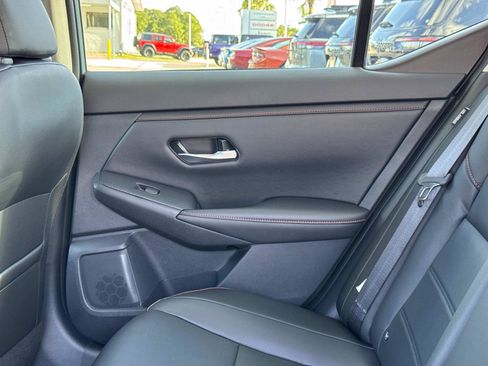 Used 2025 Nissan Sentra SR w/ SR Premium Package FWD image 14
