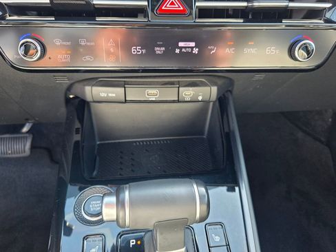 Used 2023 Kia Niro EX FWD image 20