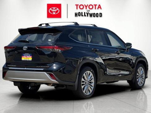 New 2026 Toyota Highlander Platinum AWD/4WD image 4