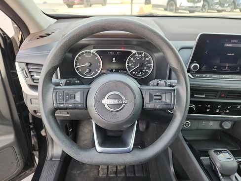 Used 2023 Nissan Rogue S image 16