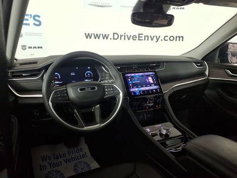 Used 2023 Jeep Grand Cherokee Limited AWD/4WD image 10