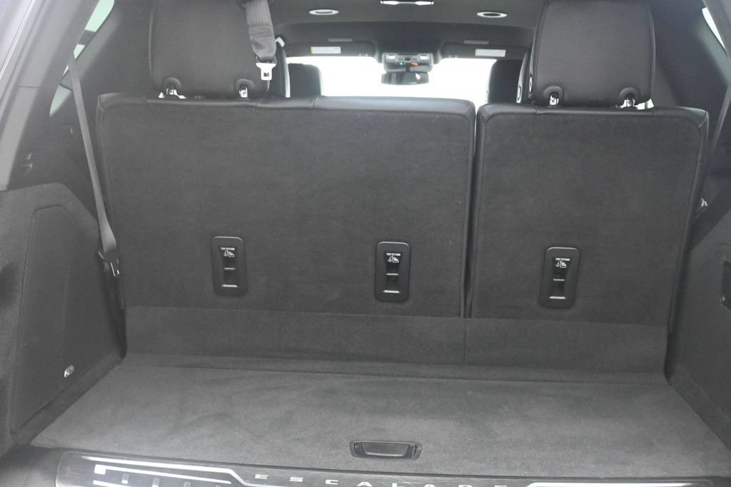 Used 2022 Cadillac Escalade Luxury w/ LPO, Illumination Package AWD/4WD image 15