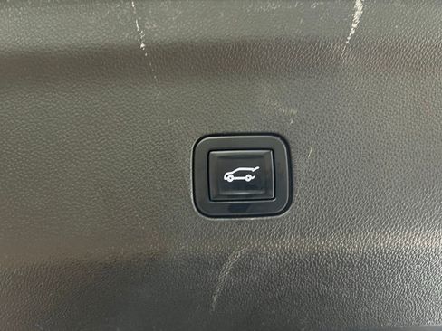 Used 2022 Chevrolet Tahoe LT w/ Luxury Package AWD/4WD image 14