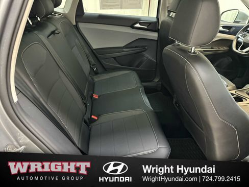 Used 2023 Volkswagen Taos SE w/ Panoramic Sunroof Package image 16